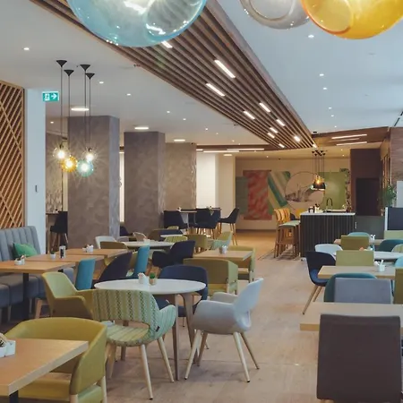 Hotel By Ihg Escópia