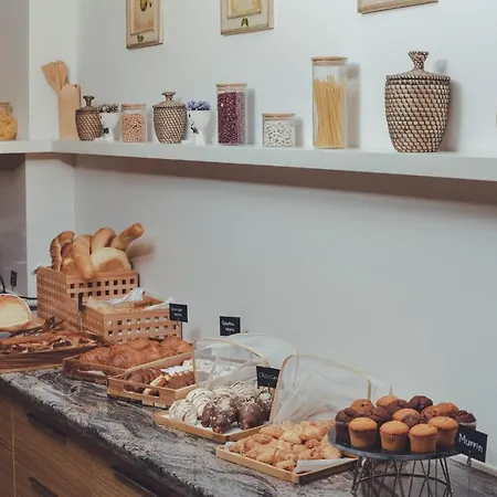 فندق هوليداي إن سكوبيي 5*